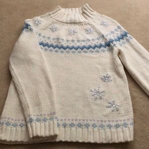 White cable knit sweater with blue snowflakes
